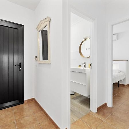 Villa 4 - Vipvipvillas Тіас Екстер'єр фото