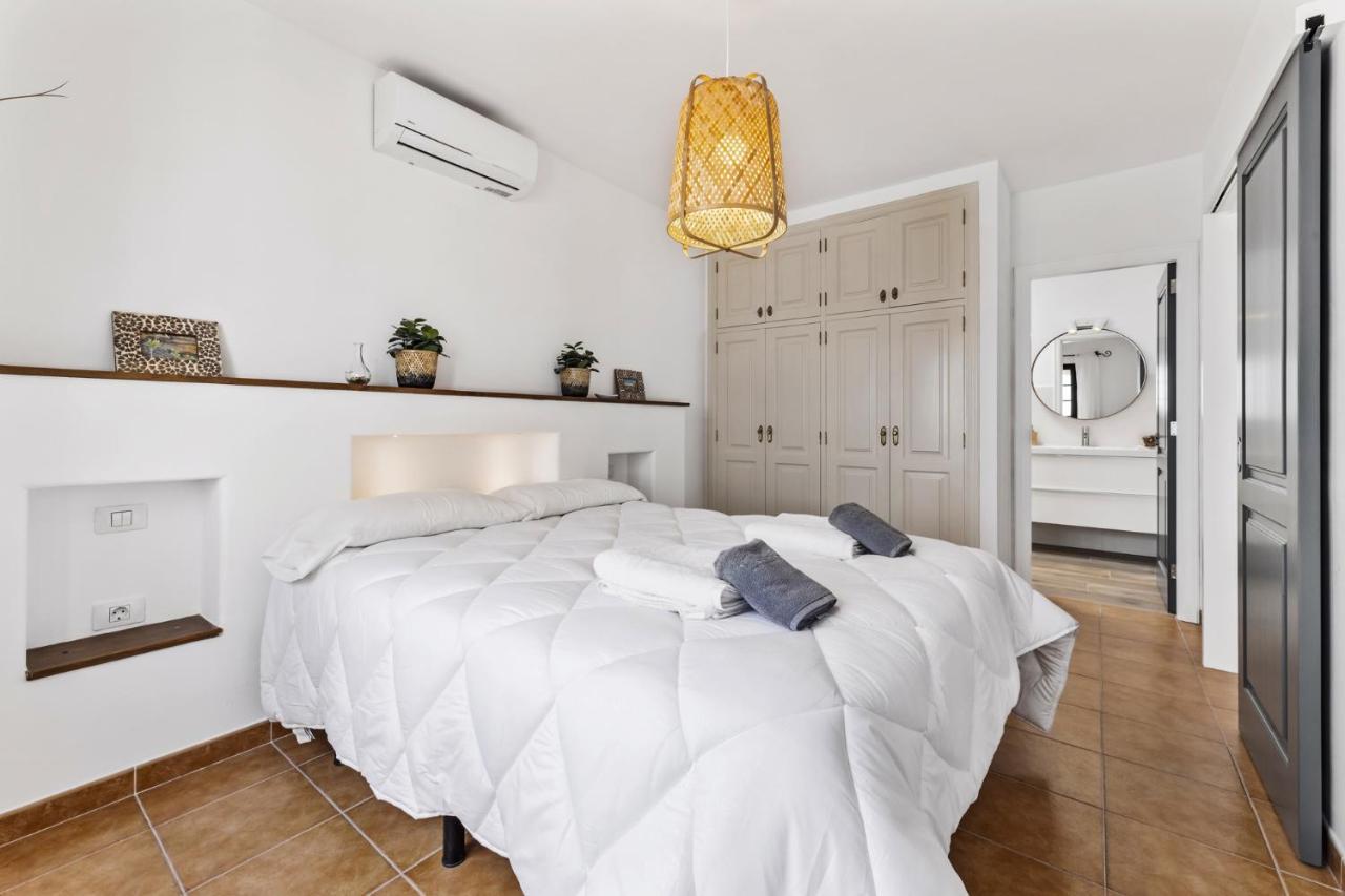 Villa 4 - Vipvipvillas Тіас Екстер'єр фото