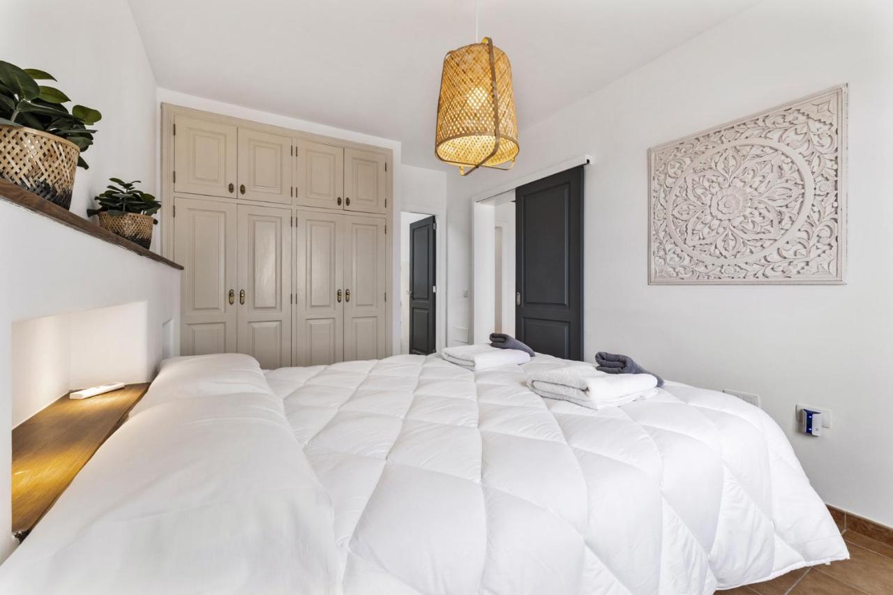 Villa 4 - Vipvipvillas Тіас Екстер'єр фото