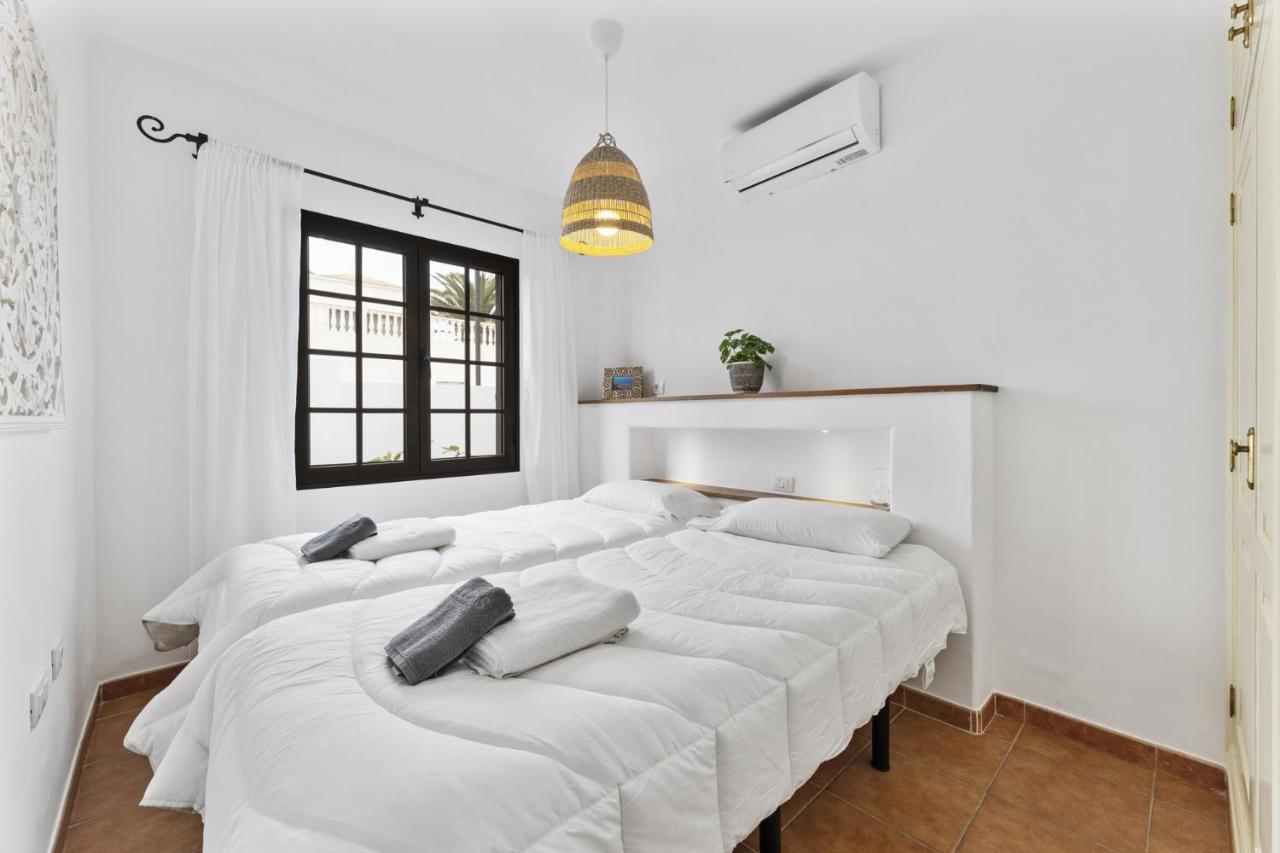 Villa 4 - Vipvipvillas Тіас Екстер'єр фото
